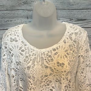 Old Navy White fishnet swim cover up. Long sleeves and side slits. Stretchy sz S
